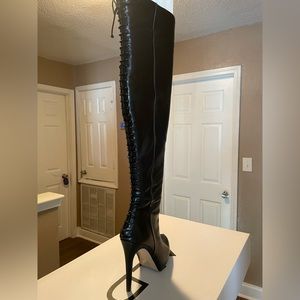 Steven Madden Black Knee High Heeled Boots, Size 8.